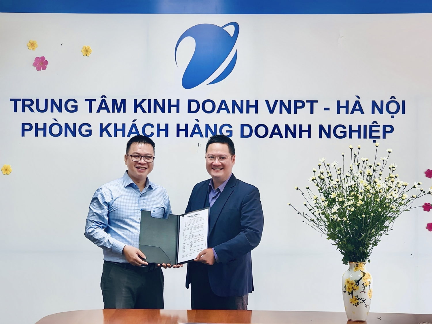 Trung tâm kinh doanh VNPT Hà Nội và LTC-Net ký kết đại lý cung cấp dịch vụ viễn thông và CNTT